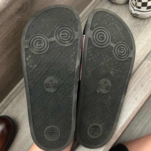 Gucci Black and Cream Slides with Red Accents - Picture 2 of 4